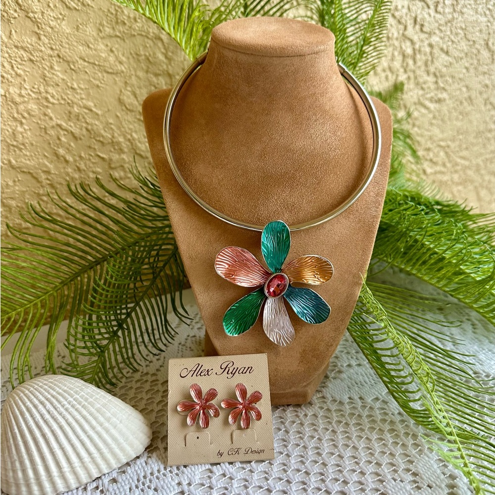Flower design slide necklace set NWT